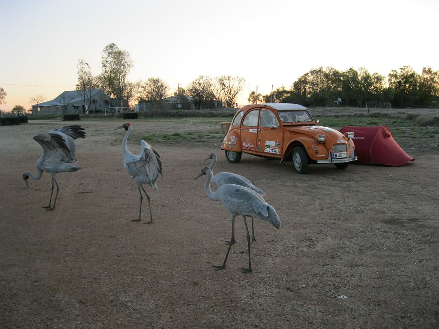 'Naranjito' y Jorge Sierra hacen una parada para descansar