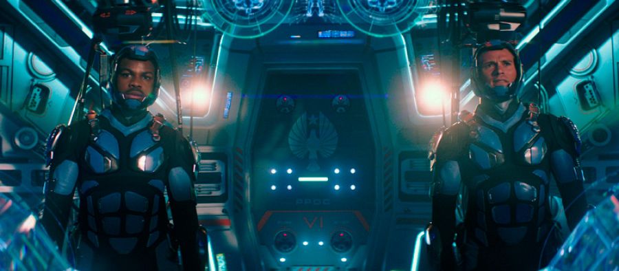 John Boyega y Scott Eastwood