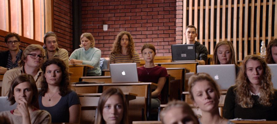 Eili Harboe en una escena de la película