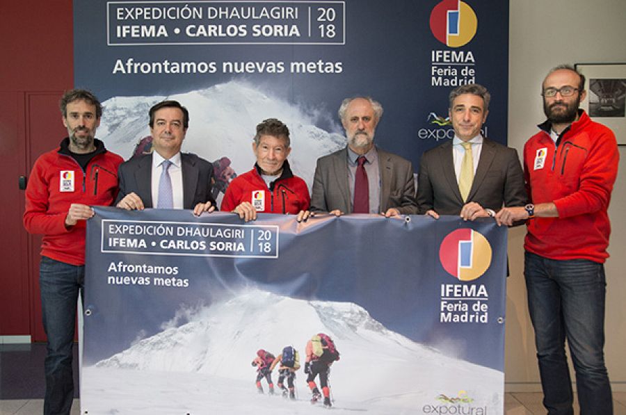 Carlos Soria y su equipo junto a los representantes de IFEMA, ayuntamiento y comunidad madrileños.