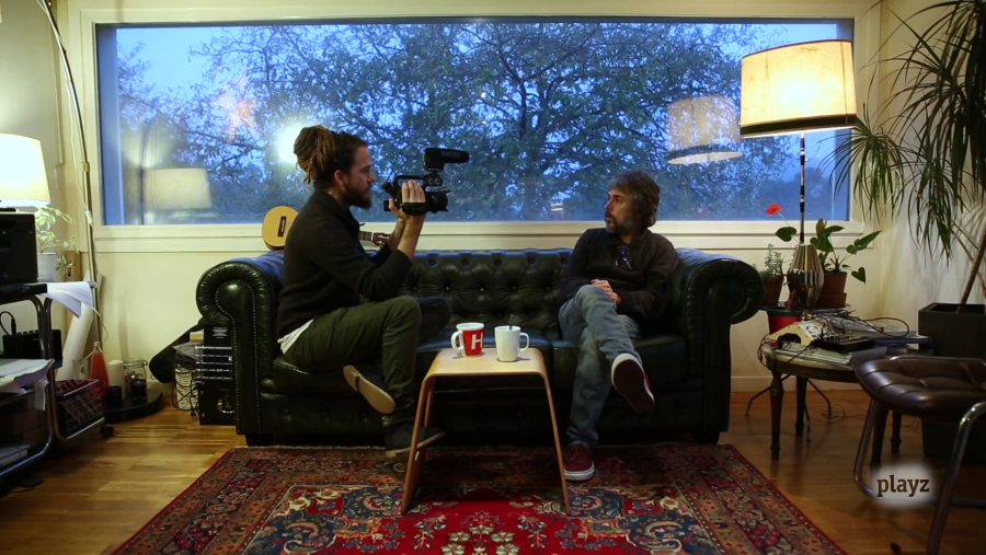 Iván Ferreiro con Jorge Sierra en el primer programa de 'Surfeando sofás'