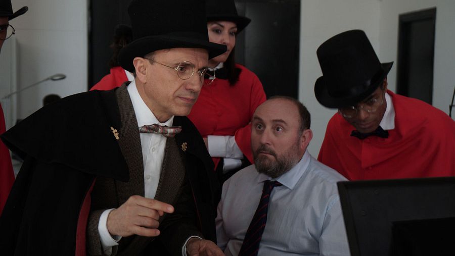 El hombre de la RAE también se incorpora como nuevo personaje del programa.