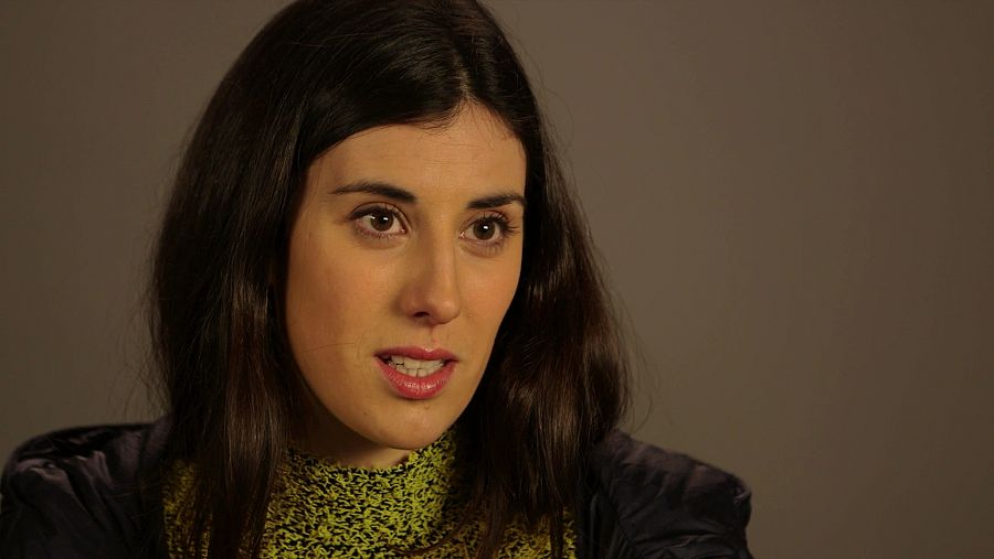 Elena Martín, directora, guionista y actriz, durante la grabación del microdocumental