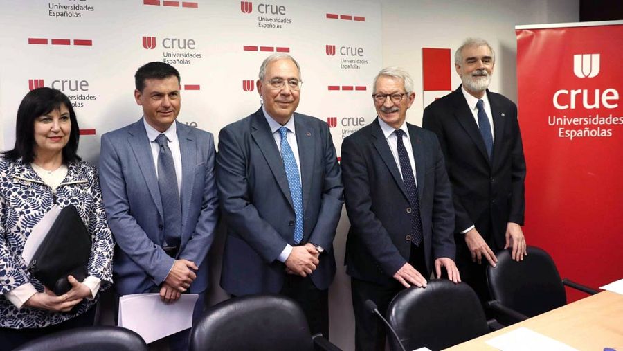 Representantes de la Conferencia de Rectores de las Universidades Públicas.