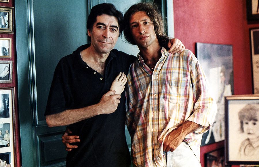 Joaquín Sabina y Javier Menéndez Flores, en una imagen de 1998