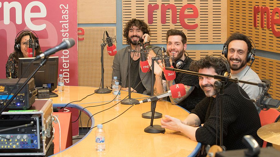 Mikel Izal, Alejandro Jordá, Emanuel Pérez 'Gato', Alberto Pérez e Iván Mellado, en 'Abierto hasta las 2'