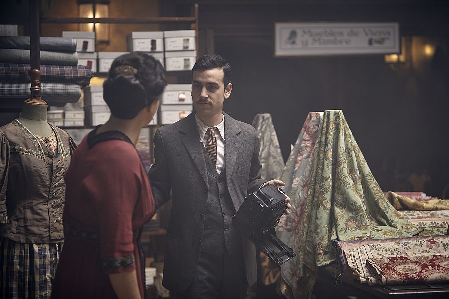 Ambientada en la Barcelona de principios del siglo XX, narra la historia de una mujer que lucha por sus derechos y contra la discriminación