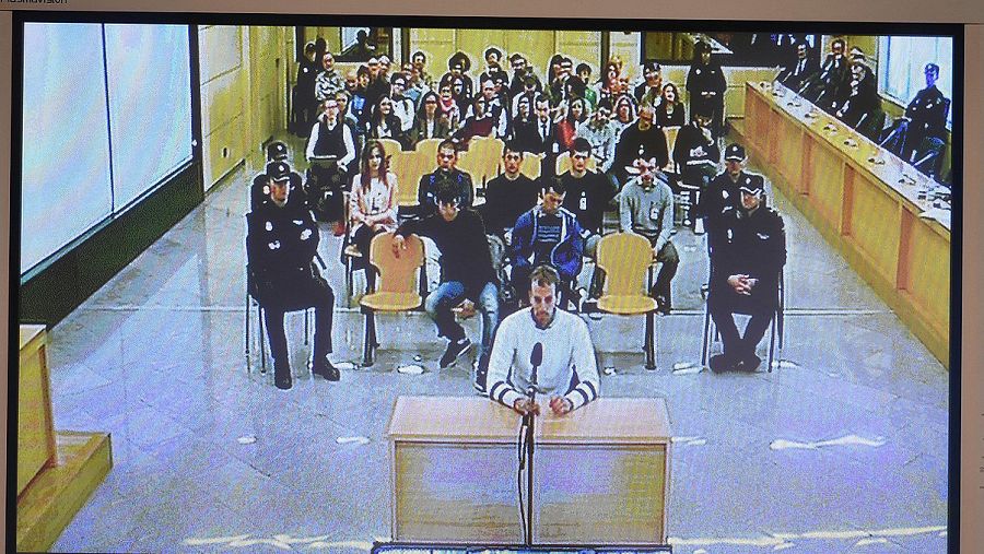 Monitor de la sala de prensa de la Audiencia Nacional de San Fernando de Henares que retransmite el juicio a los ocho jóvenes de Alsasua acusados de terrorismo