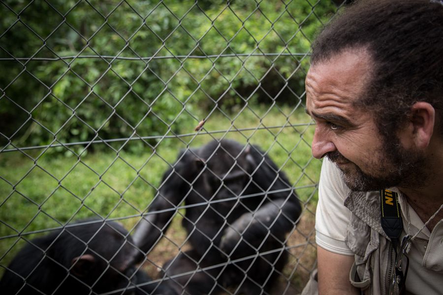 Luis Flores llegó al centro de Lwiro desde Jerez de la Frontera hace año y medio a través de la organización estadounidense Gorilla Doctors. Firma: Marta Soszynska.