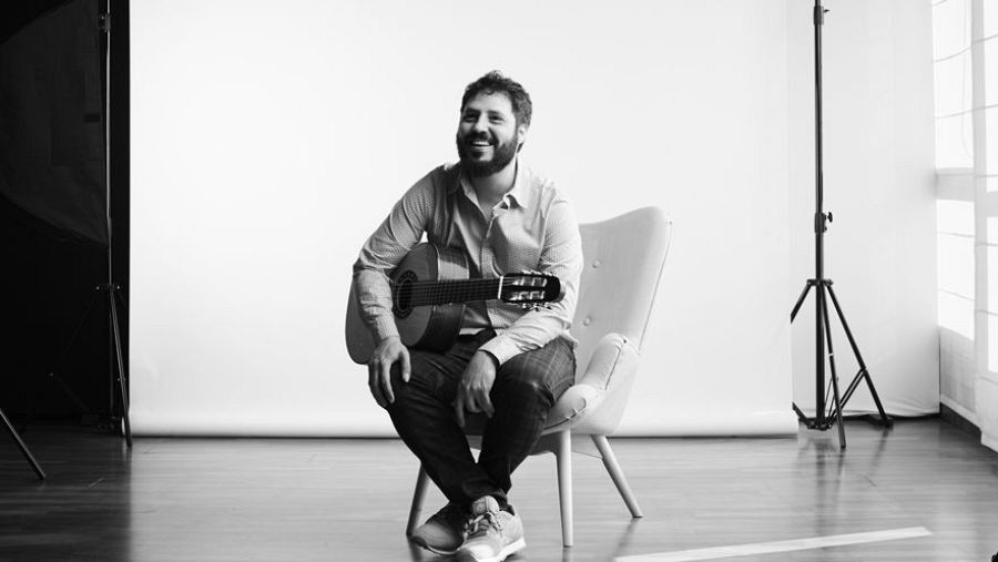 El Kanka, siempre abrazado a su guitarra