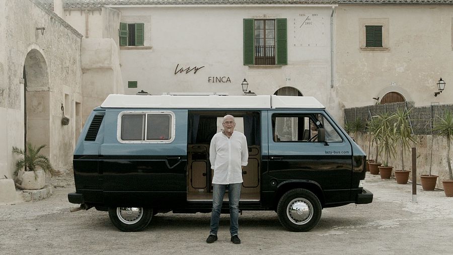 BLACK IS BLACK es la historia de un grupo de pop pionero en la España de finales de los 60