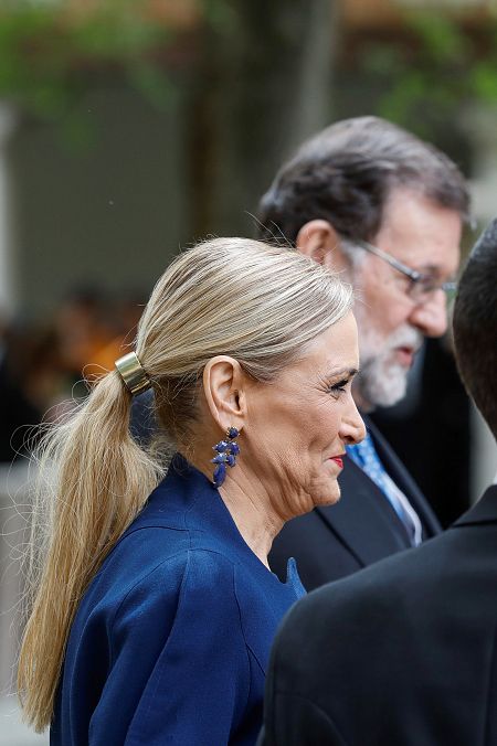 El presidente del Gobierno, Mariano Rajoy, y la presidenta de la Comunidad de Madrid, Cristina Cifuentes, durante el acto de entrega del Premio Cervantes.