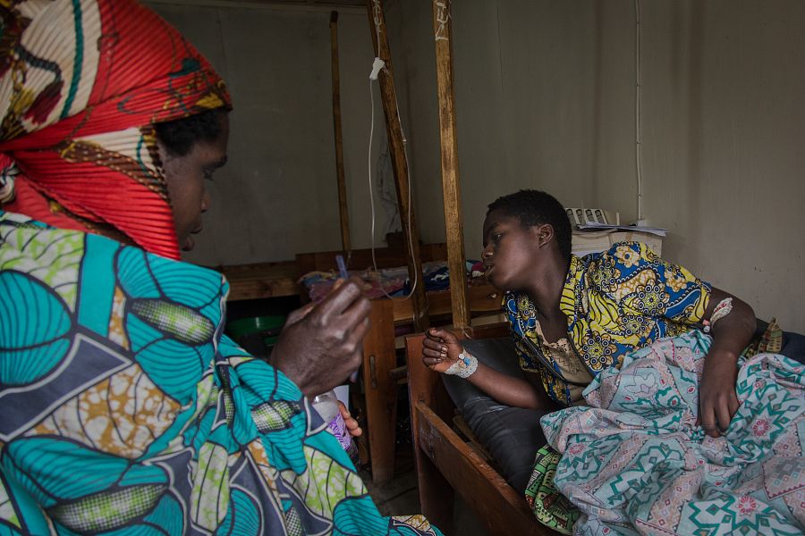 Toisengue nunca habia tenido malaria antes ya que vive en una zona a mas de 2.200 metros de altitud, pero, con el calentamiento global, cada vez son más los casos que se registran de esta enfermedad. Firma: Marta Soszynska / MSF.