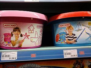 Un jugete en dos versiones, niña y niño, con dos precios claramente diferentes