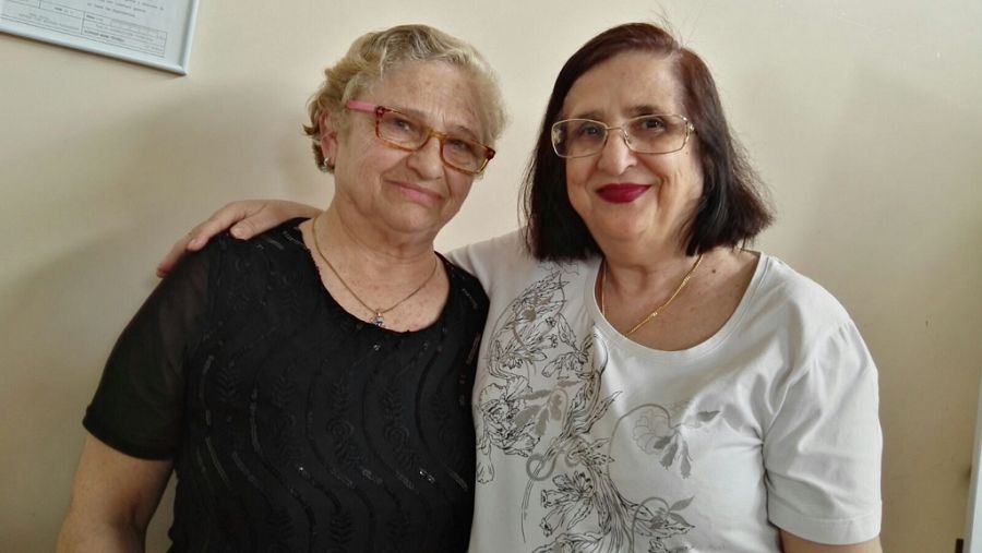 Estrella aprendió a leer con 74 años gracias a Encarna.