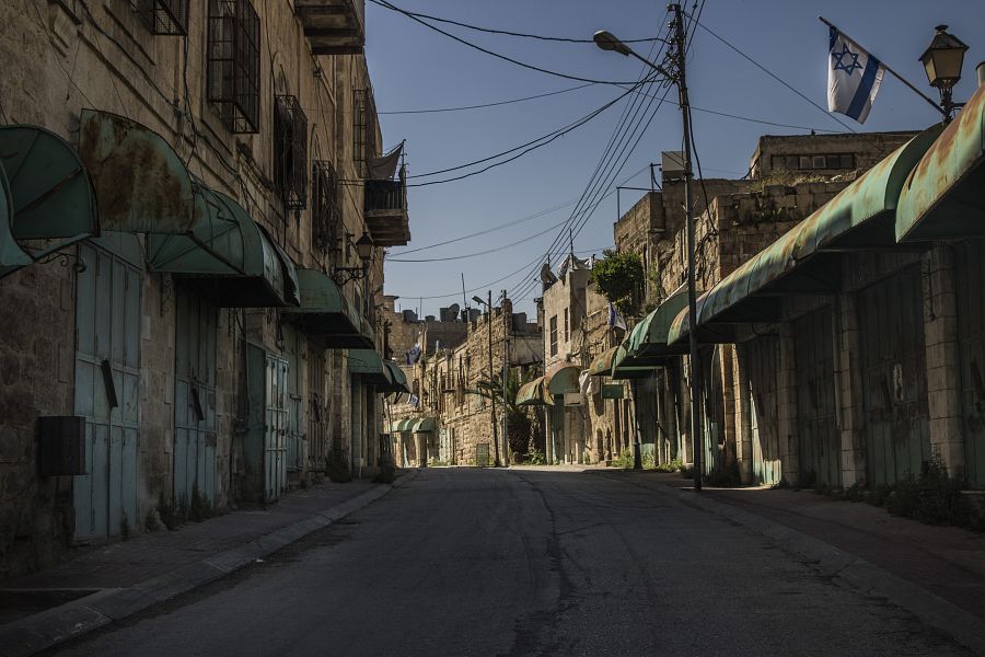 Una calle del barrio de Tel Rumeida, declarado zona militar a finales de 2015