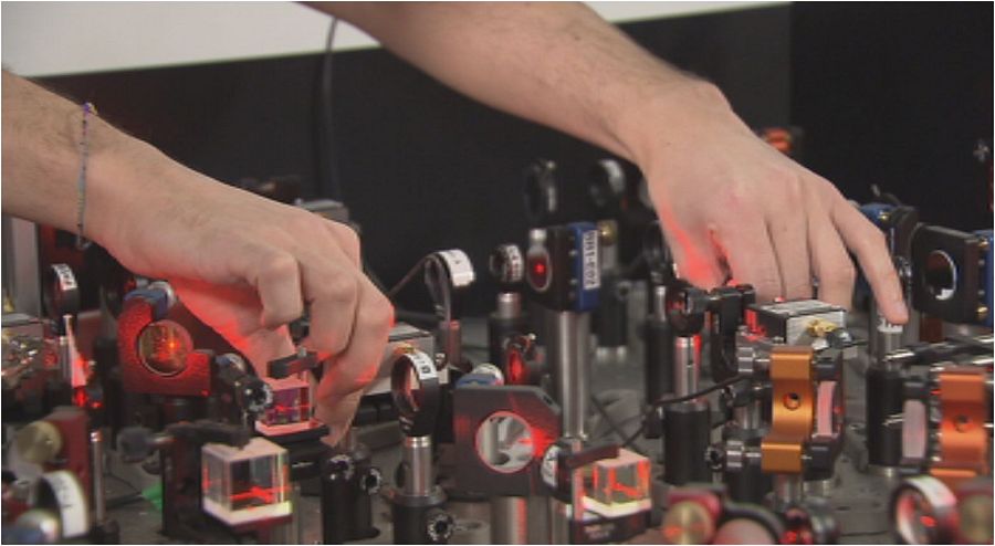 En los laboratorios del ICFO, el desafío científico se extiende de la ciencia básica a la criptografía, Internet y la computación, la cuántica, el diseño de materiales y los fármacos