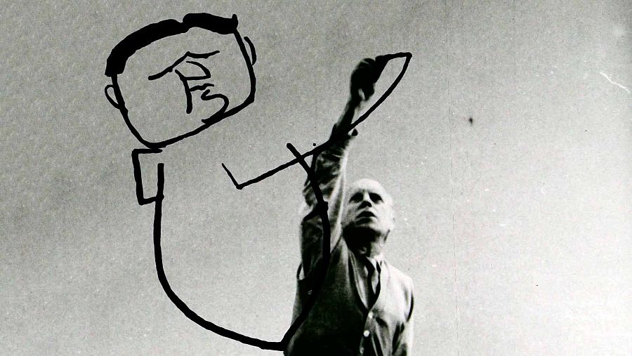 El artista Josep Renau dibujando una caricatura