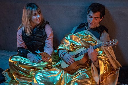 Los personajes se encuentran en un mundo postapocalíptico