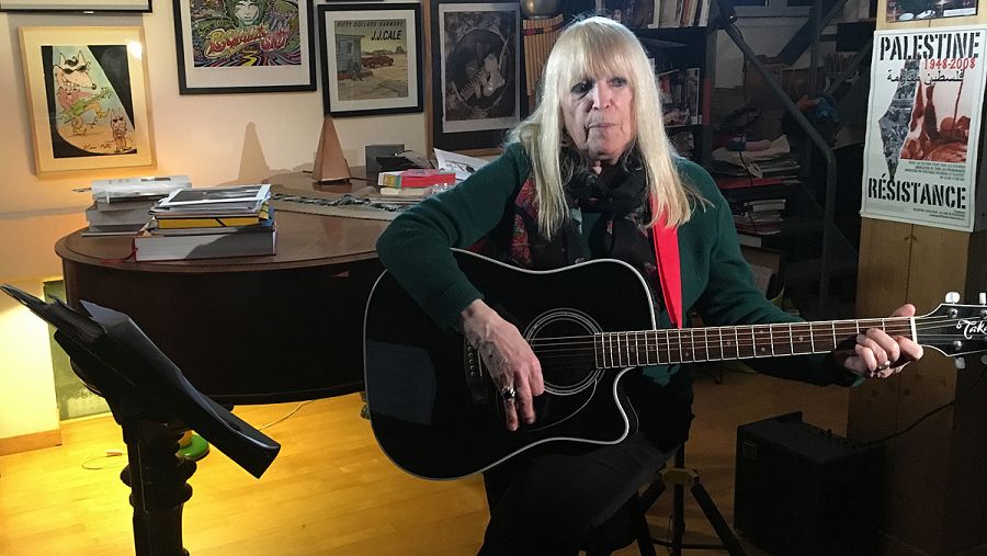 Dominique Grange, cantante y compositora, participó activamente en las protestas de París.