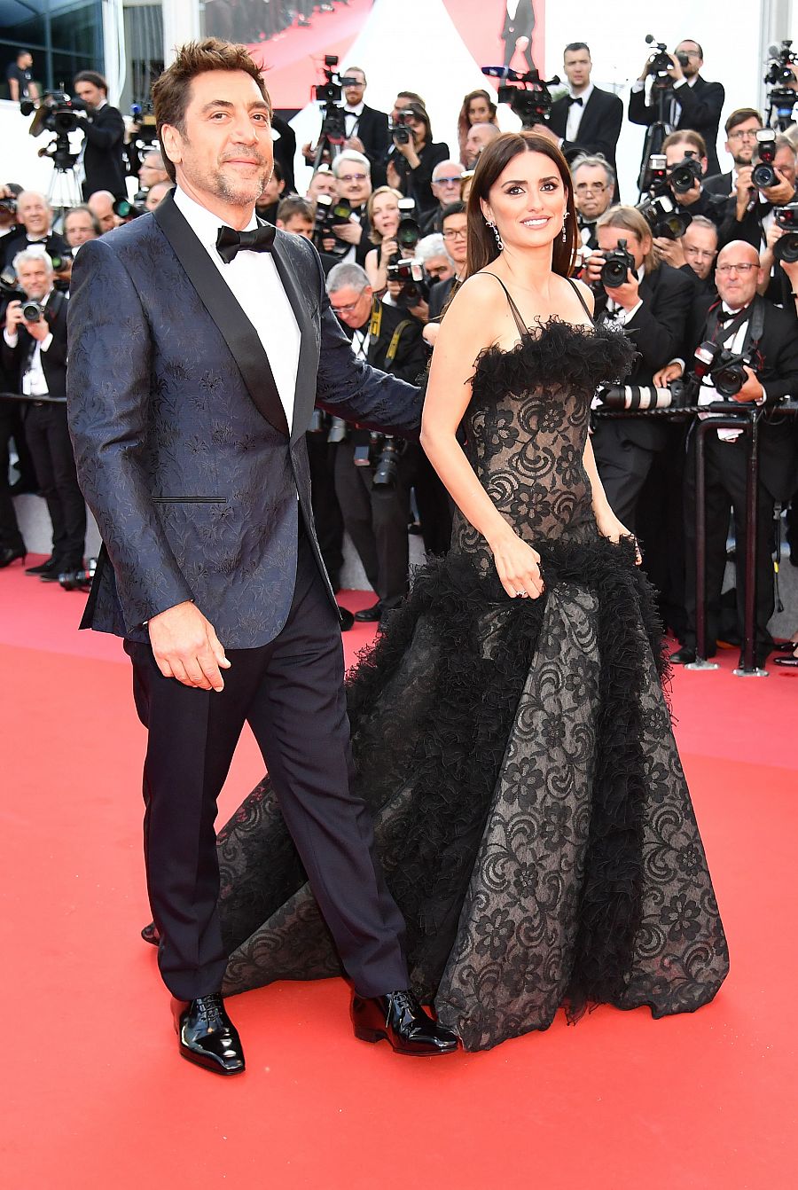 Javier Bardem junto a Penélope Cruz antes de la proyección de 'Todos lo saben'.