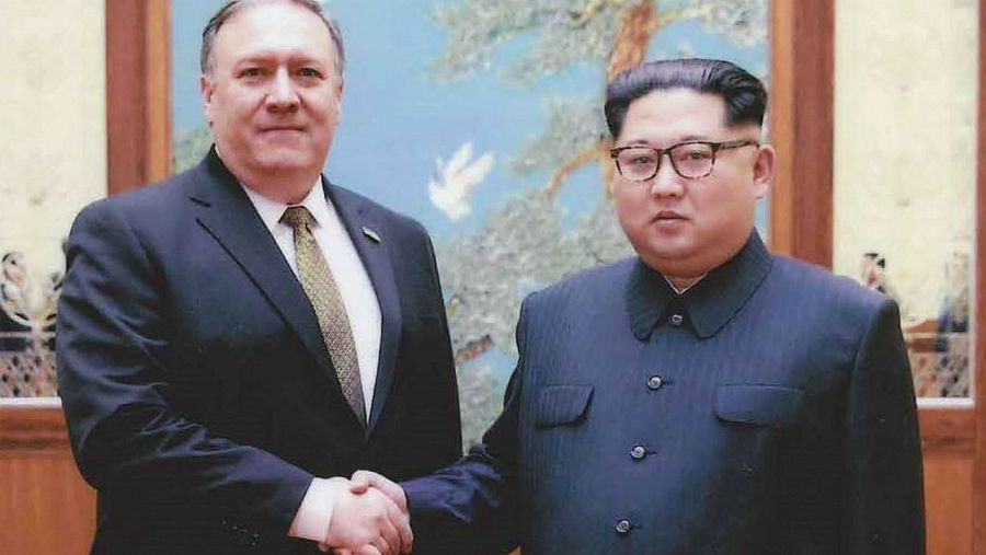 El líder de Corea del Norte, Kim Jong-un, y el secretario de Estado, Mike Pompeo, durante un encuentro en abril