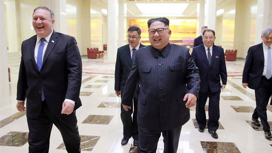 Mike Pompeo y Kim Jong-un, durante su reunión en Pyongyang