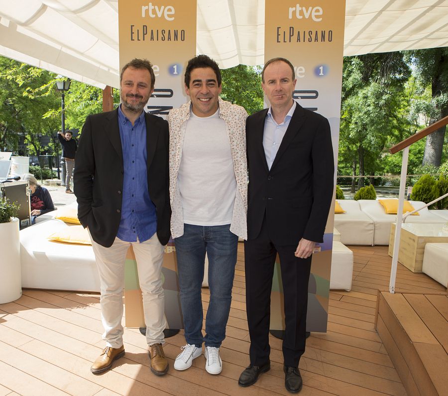 Raimon Masllorens, productor de Brutal Media, Pablo Chiapella y Toni Sevilla, director de contenidos, canales y producción de programas de TVE