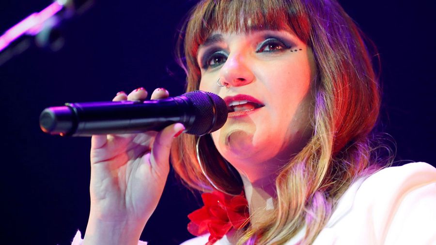 Rozalén, en acción durante su concierto este jueves