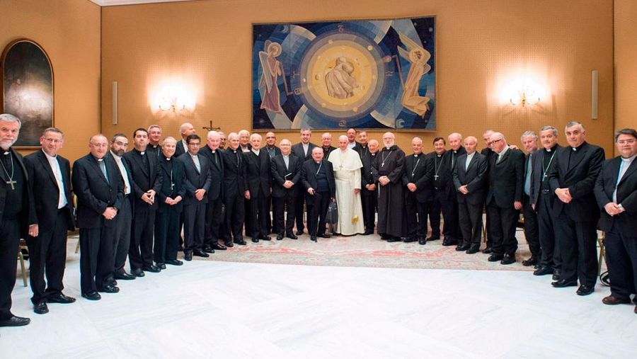 El papa Francisco con los obispos chilenos en el Vaticano
