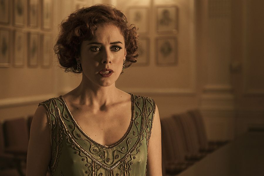 Teresa tiene que interrogar a Roberta tras la foto