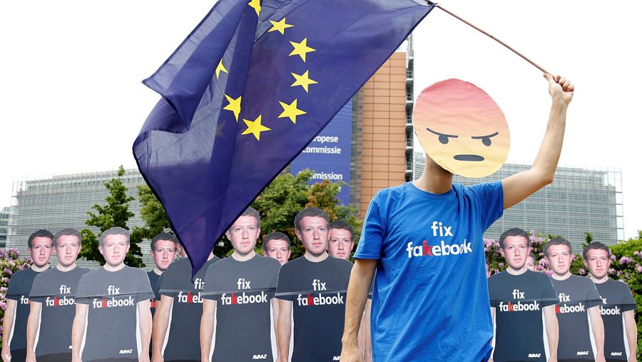 Un grupo de manifestantes pide a Zuckerberg que 