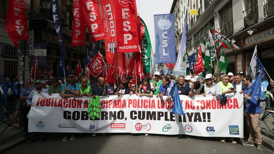 Los policías locales reclaman la jubilación a los 59 años