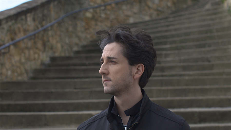 El actor Guillermo Altair representa al hermano receptor de una carta de Fidel Yburo, soldado en la Guerra de Cuba.