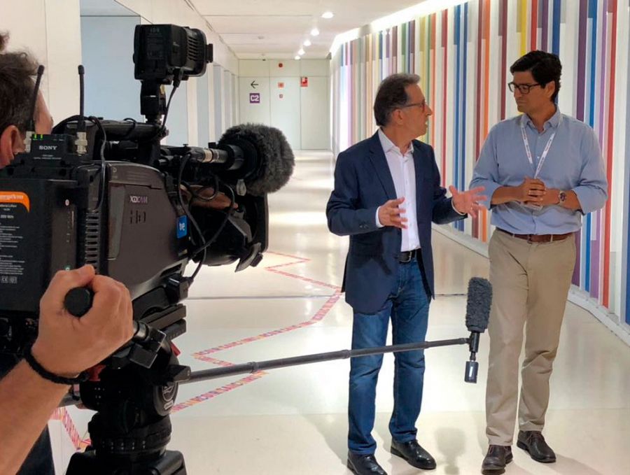Jordi Hurtado charla con el doctor Andrés Morales