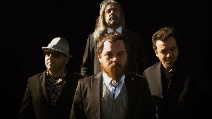 Barnatán, con su banda, en una imagen promocional