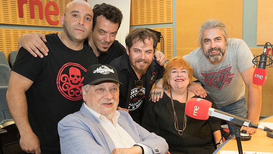 Jimmy Barnatán, con sus padres y su banda