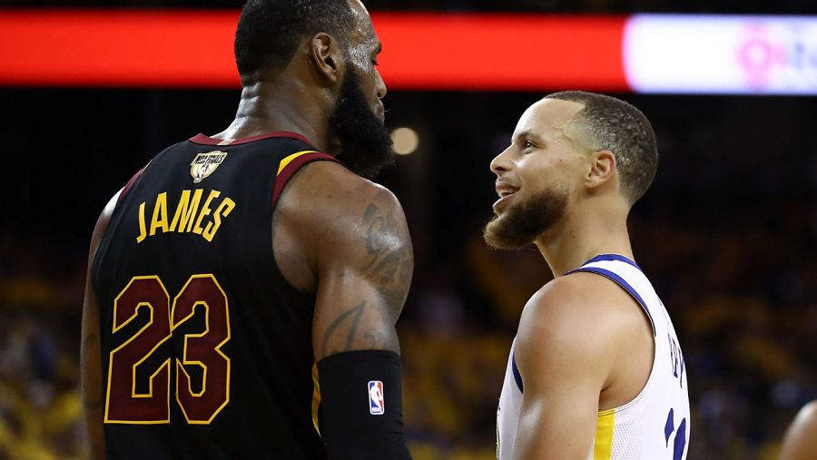 Curry y LeBron, cara a cara en el primer partido de las Finales de la NBA