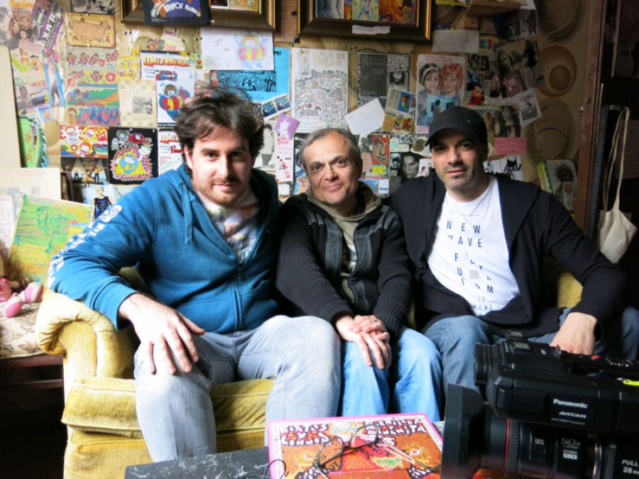 El dibujante Nicolás entre José Guerrero y el locutor Quique Lozano