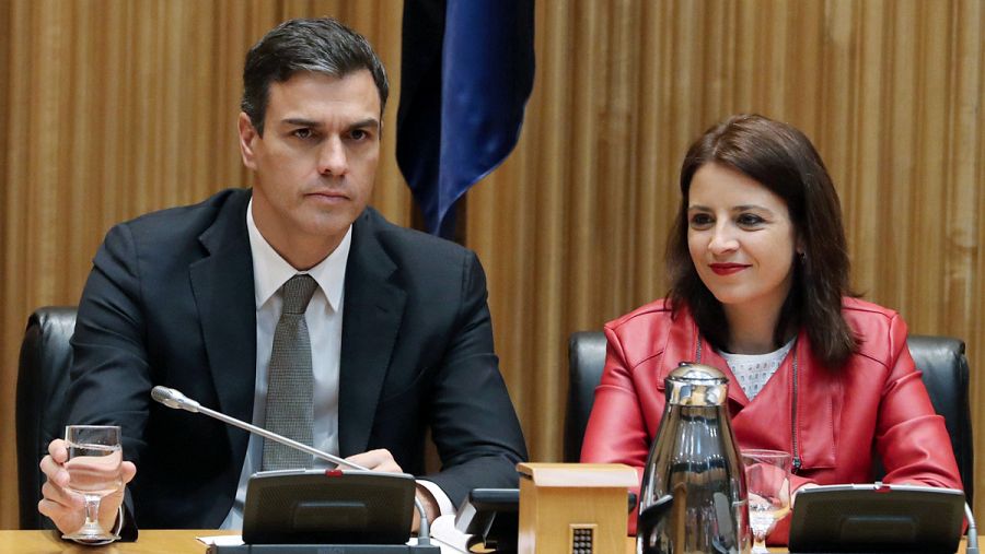 Pedro Sánchez junto a Adriana Lastra