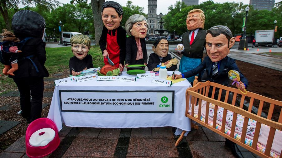 Activistas de Oxfam se disfrazan de los líderes del G7 para protestar contra la cumbre