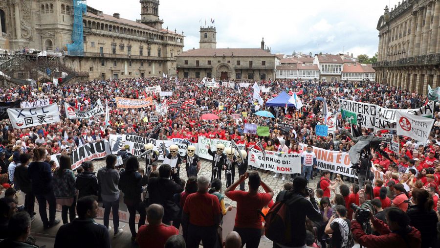 Protesta en Santiago de Compostela contra el proyecto minero en Touro-O Pino