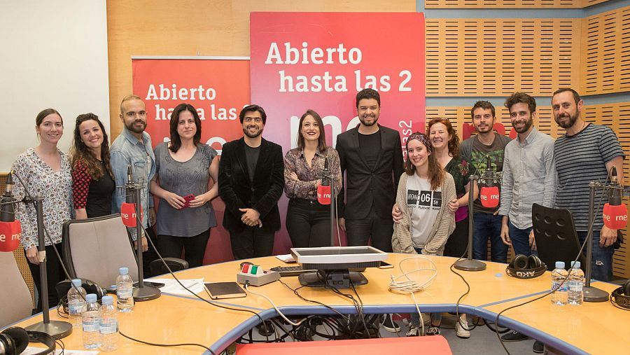 Carminho, con parte del público que acudió al estudio de 'Abierto hasta las 2'