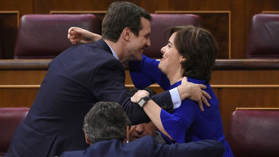 Imagen de Casado y Santamaría en la Camara Baja (EFE)