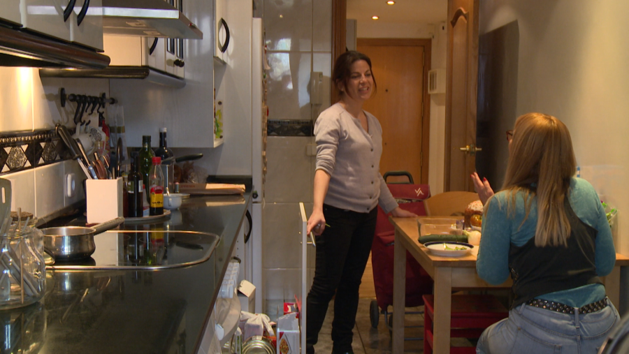 ¿Cua¿l es el perfil de las personas que se deciden a acoger a un refugiado en sus casas? ¿Cua¿les son sus motivaciones? ¿Que¿ papel han de tener en el proceso de inclusio¿n social del refugiado?