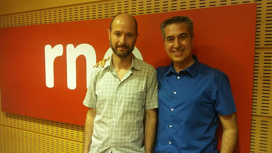 Juan Gutiérrez, conservador del Museo del Traje, y Arturo Martín