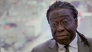 Un miembro de la comisión por la justicia