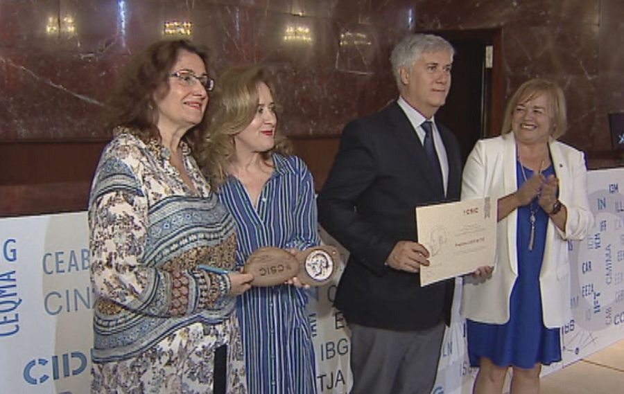 El programa de divulgación científica del Canal 24 horas 'Lab24¿ recogió la Medalla de Plata del Centro Superior de Investigaciones Científicas (CSIC), que reconoce su 