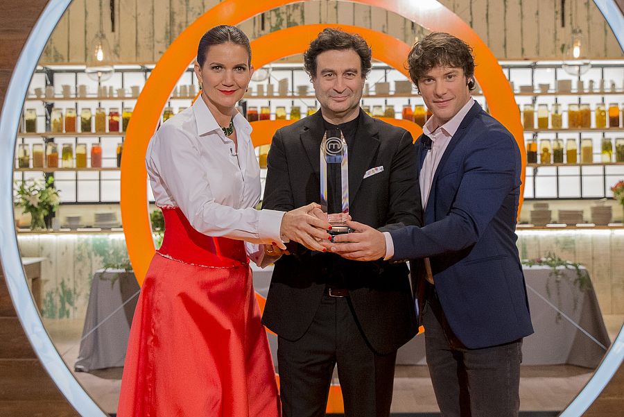 En juego está el trofeo de 'MasterChef', la publicación de su libro de recetas, 100.000 euros y un Máster en Basque Culinary Center