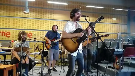 Tu otra bonita en un momento del acústico